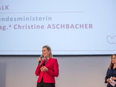 Bundesministerin Christine Aschbacher