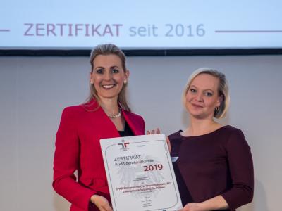 Bundesministerin Christine Aschbacher überreicht staatliches Gütezeichen an SPAR Österreichische Warenhandels-AG Zweigniederlassung St. Pölten