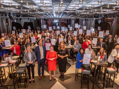 Publikumsfoto mit MMag. Dr. Susanne Raab, Bundesministerin für Frauen, Familie, Integration und Medien 